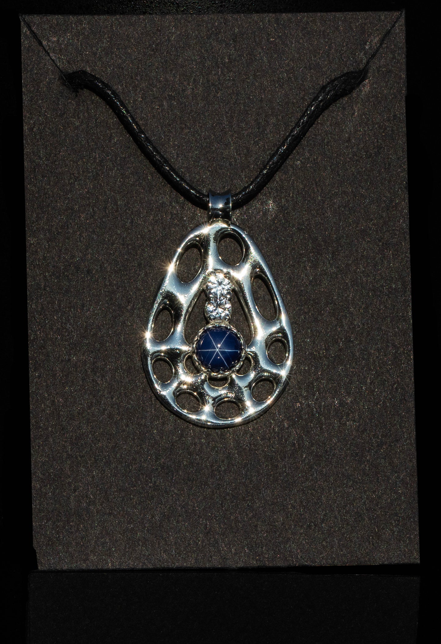 Goshow Pendant